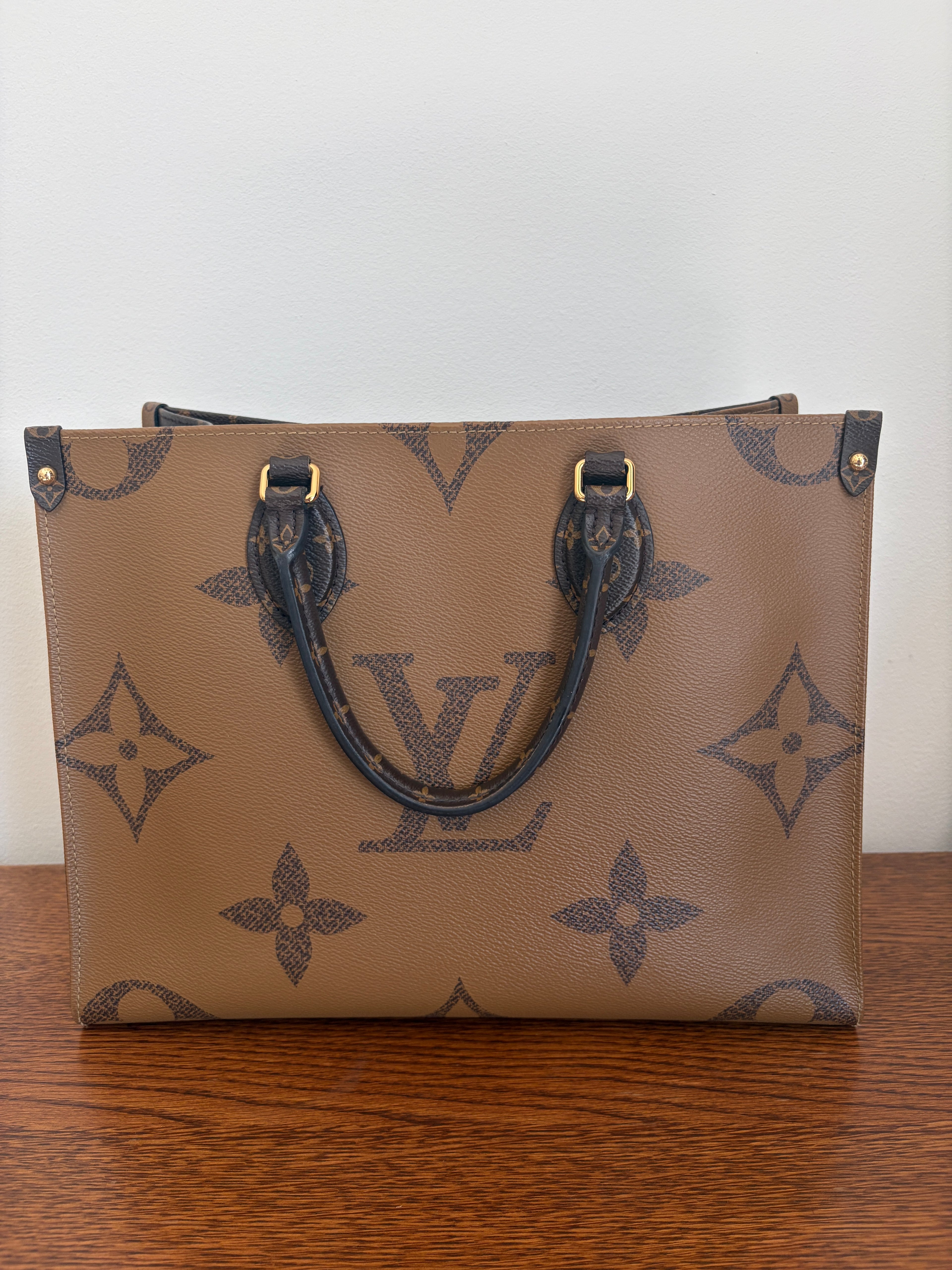 Louis Vuitton OnTheGo MM