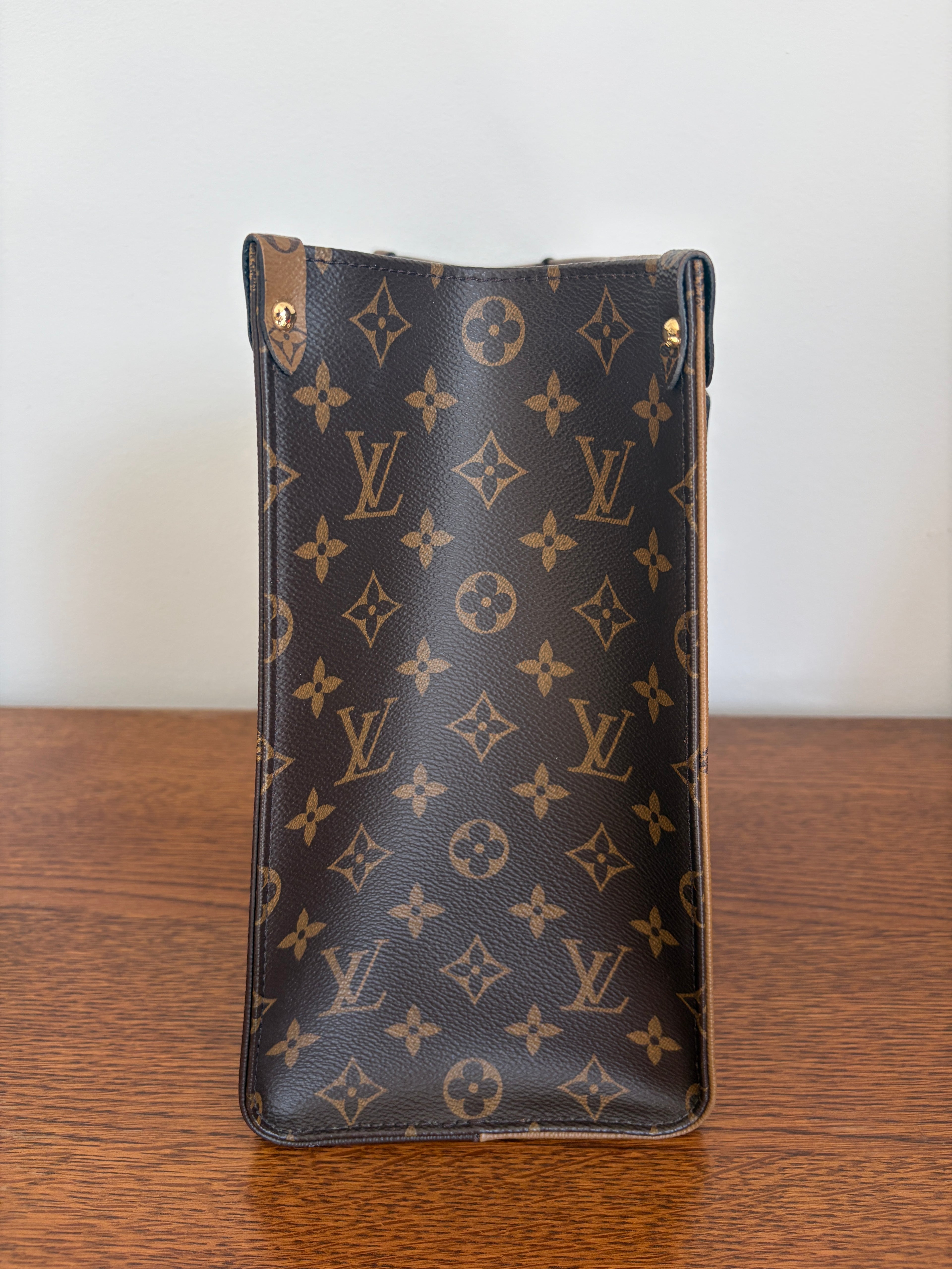 Louis Vuitton OnTheGo MM